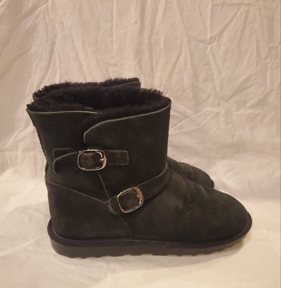 Kirkland Signature girl's sheepskin shearling buckle boot size 3